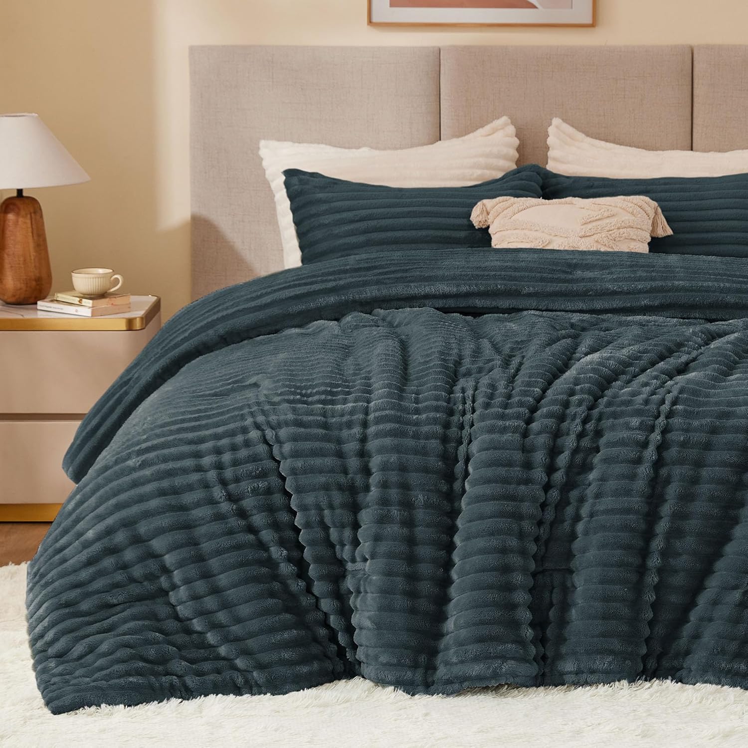 BEDELITE Fleece Queen Comforter Set -Super Soft & Warm Fluffy Cream White Bedding, Luxury Fuzzy Heavy Bed Set for Winter with 2 Pillow Cases